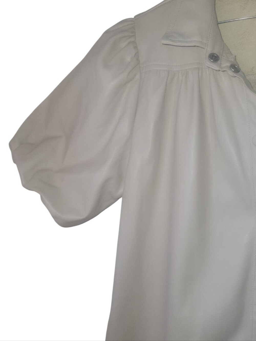 Fate Faux Leather Biege/Cream Puff Sleeve Button-Front Ruffled Hem NWT L - Picture 4 of 9